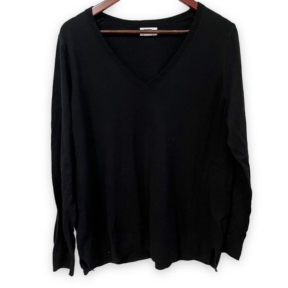 Old Navy Sweaters - Old Navy black long sleeve v neck sweater size extra large